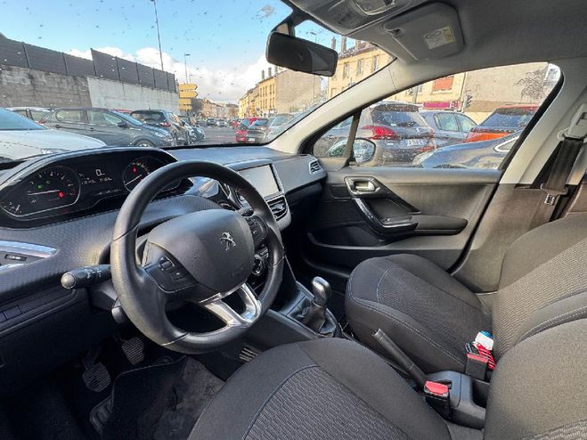 Peugeot 208  1.2 PureTech 82ch BVM5 Style NOIR de 2017