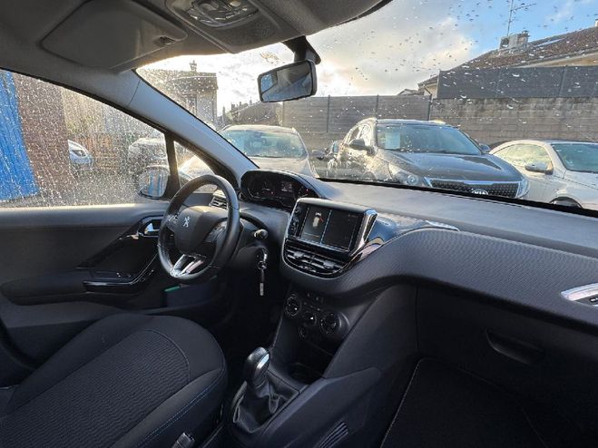 Peugeot 208  1.2 PureTech 82ch BVM5 Style NOIR de 2017