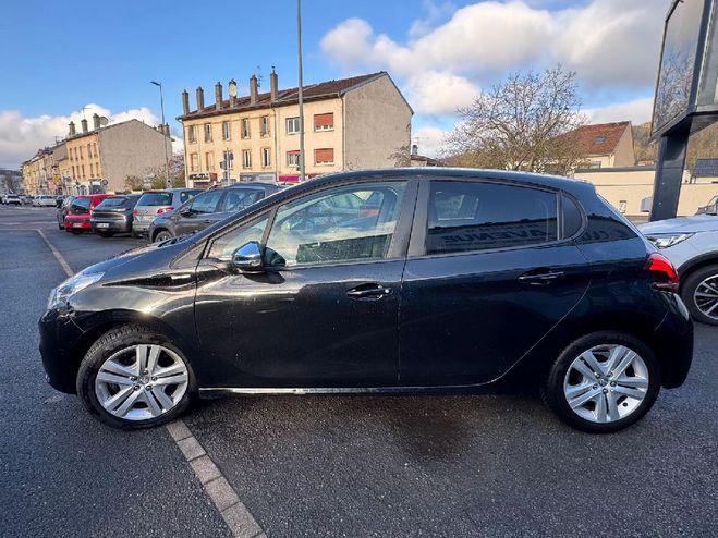 Peugeot 208  1.2 PureTech 82ch BVM5 Style NOIR de 2017