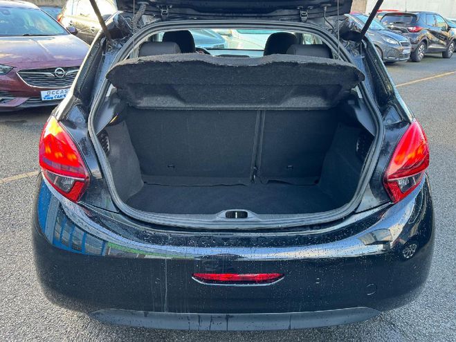 Peugeot 208  1.2 PureTech 82ch BVM5 Style NOIR de 2017