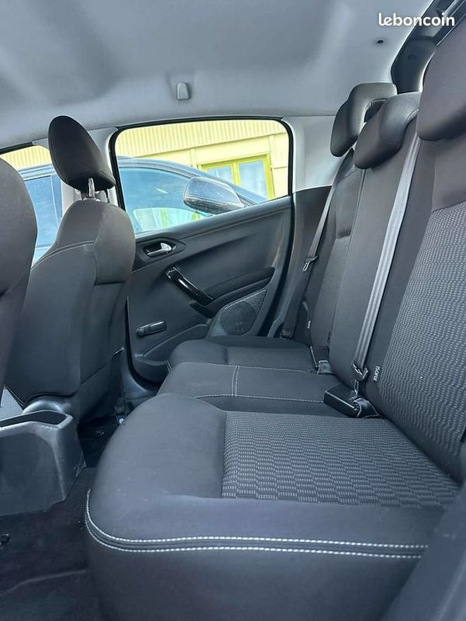 Peugeot 208 1.6 blue hdi 75ch active 2015 Noir de 2015