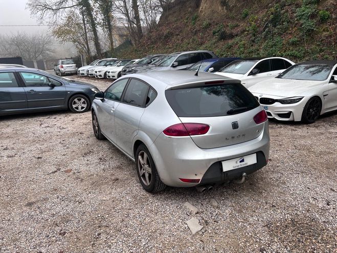 Seat Leon 2.0 TDi 140cv FR 2me Main Phase 2 Gris de 2012