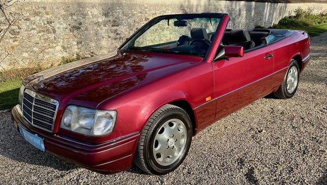 Mercedes Classe E e200 cabriolet 1994 Rouge Almandine Mtallise de 1994