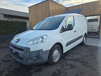  Voir détails -Peugeot Partner 1.6L HDI 90CH AVEC GIRAFON / 3 PLACES /  à Villefranche-de-Rouergue (12)