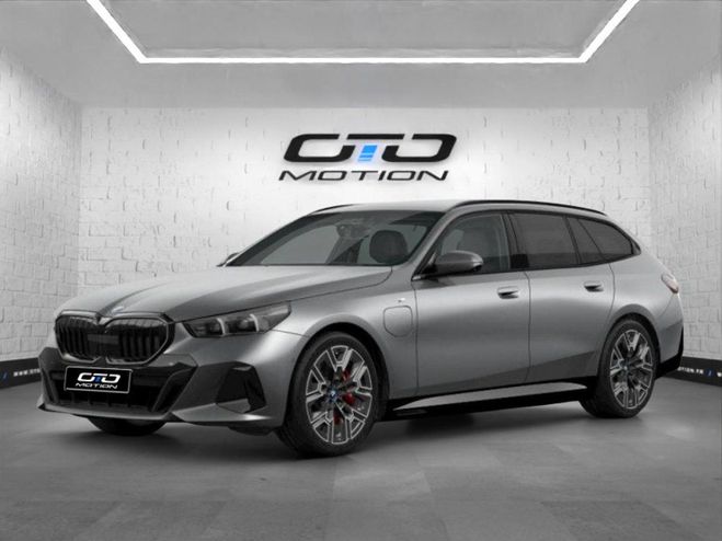 BMW Serie 5 TOURING 550e xDrive PHEV 489 ch BVA8 G61 Gris Frozen de 2024