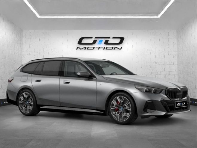 BMW Serie 5 TOURING 550e xDrive PHEV 489 ch BVA8 G61 Gris Frozen de 2024