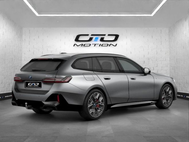 BMW Serie 5 TOURING 550e xDrive PHEV 489 ch BVA8 G61 Gris Frozen de 2024