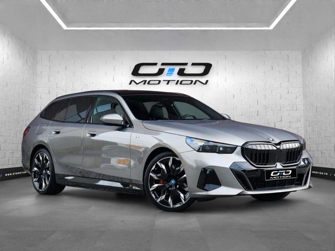 BMW Serie 5 TOURING 550e xDrive PHEV 489 ch BVA8 G61 Gris Oxyd de 2025