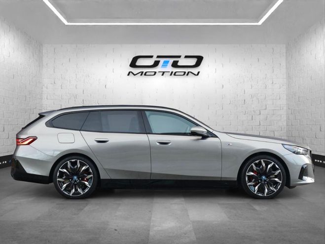 BMW Serie 5 TOURING 550e xDrive PHEV 489 ch BVA8 G61 Gris Oxyd de 2025