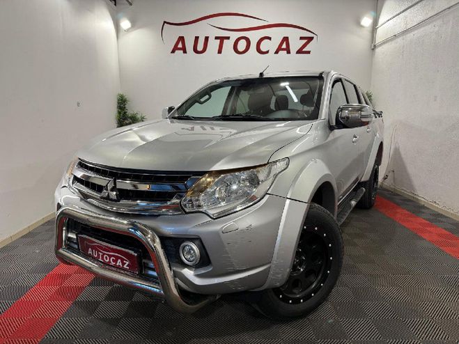 Mitsubishi L 200 DOUBLE CABINE 4x4 2.4 DI-D 181 BVA INSTY Gris Clair de 2017