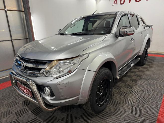 Mitsubishi L 200 DOUBLE CABINE 4x4 2.4 DI-D 181 BVA INSTY Gris Clair de 2017