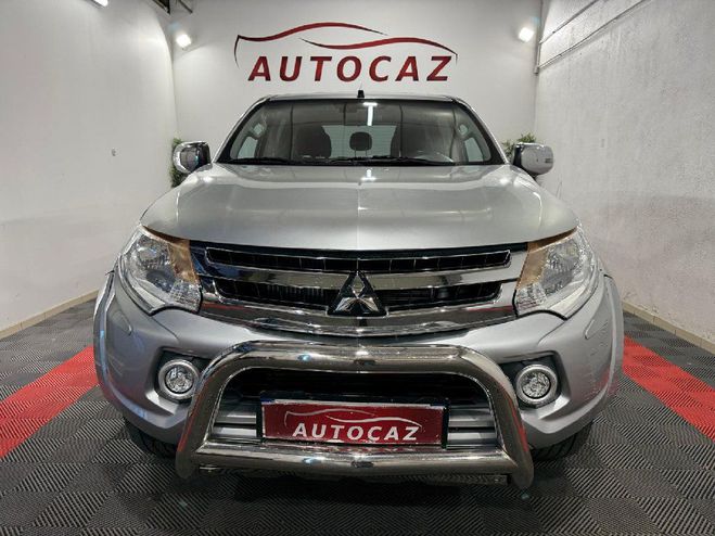 Mitsubishi L 200 DOUBLE CABINE 4x4 2.4 DI-D 181 BVA INSTY Gris Clair de 2017
