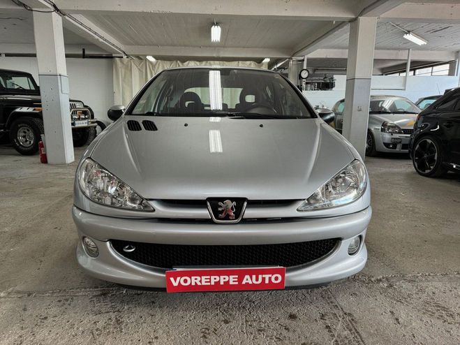 Peugeot 206 1.6 16V QUIKSILVER 3P / DISTRIBUTION VID Gris C de 2005