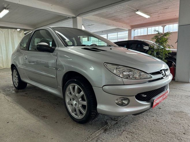 Peugeot 206 1.6 16V QUIKSILVER 3P / DISTRIBUTION VID Gris C de 2005