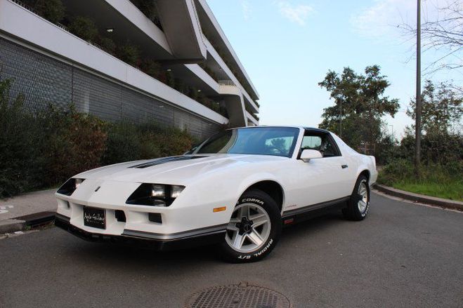 Chevrolet Camaro Z 28 T-TOP Blanche de 1984
