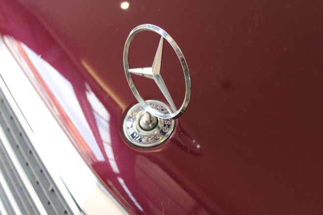 Mercedes Classe E 220 CABRIOLET PRESTIGE BVA Rouge RUBIS de 1996