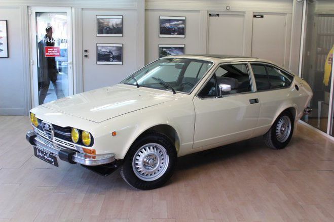 Cliquer pour voir la photo suivante Alfa romeo GTV 2.0 INOX Beige de 1977