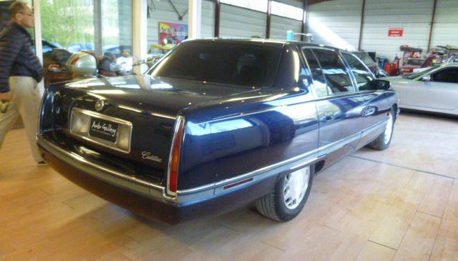 Cadillac Coupe DeVille CONCOURS Bleu Nuit de 1995