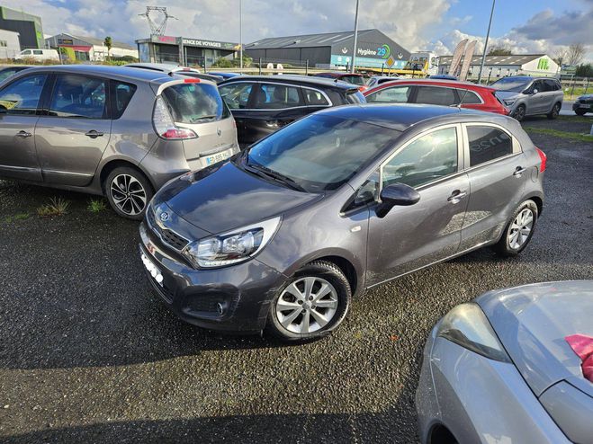 Cliquer pour voir la photo suivante Kia Rio III 1.2 85ch Active 5p GRIS F de 2015