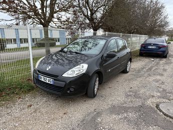  Voir détails -Renault Clio III 1.2 16V 75ch GPL Authentique 5p à Longvic (21)