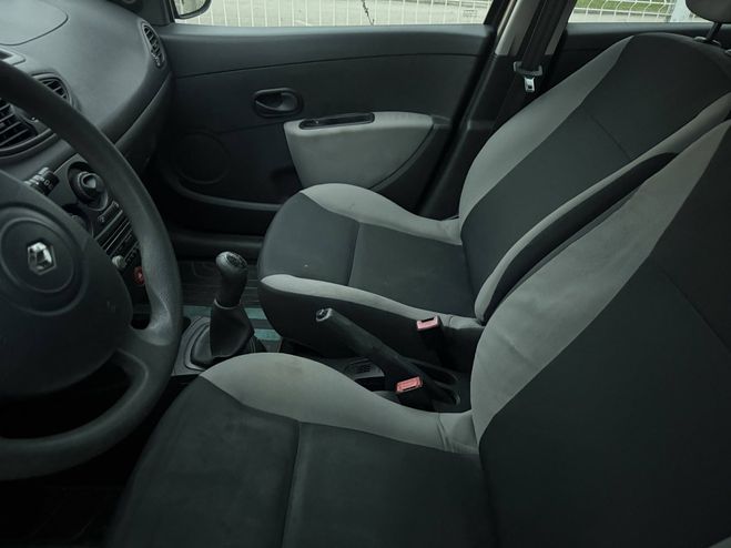 Renault Clio III 1.2 16V 75ch GPL Authentique 5p NOIR de 2011