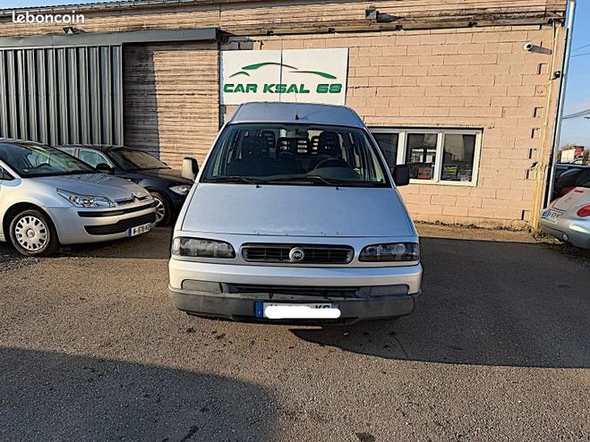 Fiat Scudo COMBI 2.0 JTD 109CH PACK CD CLIM 8-9 PLA Gris de 2003