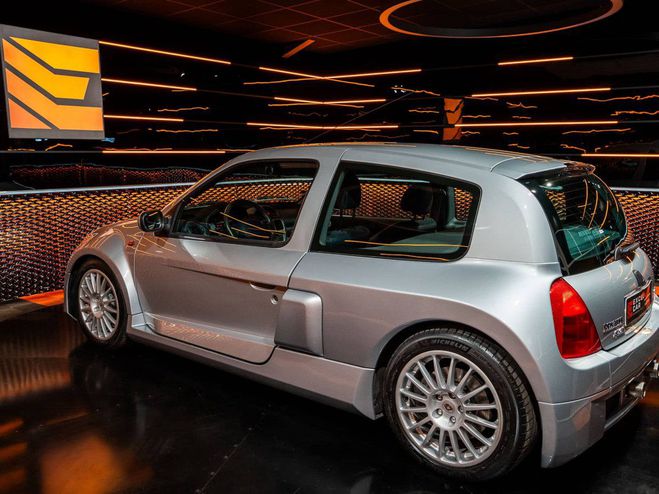Renault Clio 2 SPORT V6 230CH PHASE 1 GRIS MTAL de 2001