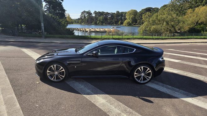 Aston martin V12 Vantage 6.0 BVM6 Noir Onyx Mtallis de 2012