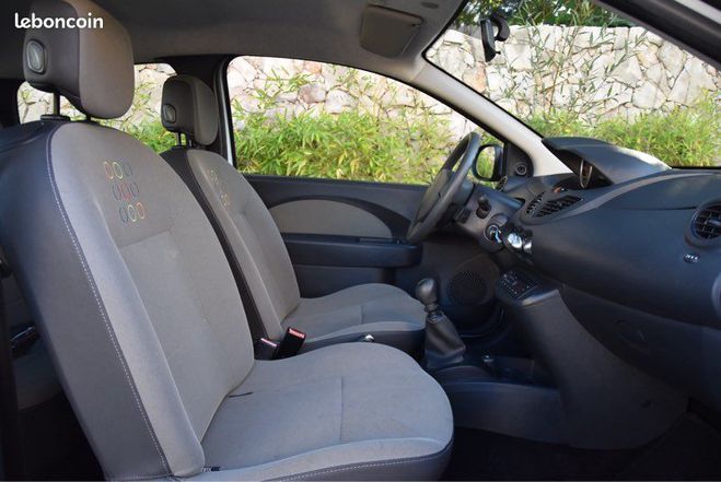 Renault Twingo 2 1.2 75ch phase 1 trend Blanc de 2010
