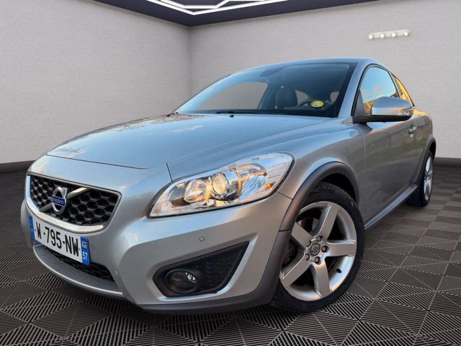 Cliquer pour voir la photo suivante Volvo C30 2.0 D3 136 CV BVA GEARTRONIC MOMENTUM Gris de 2010