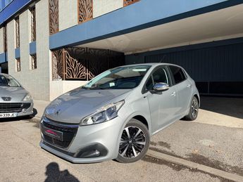  Voir détails -Peugeot 208 1.2 PureTech 82 CV Style à Nice (06)