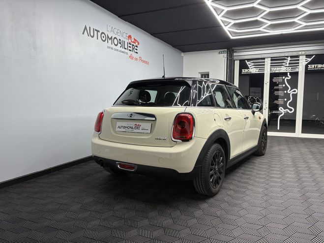 Mini Cooper F55 ? 1.5 136 ch Pack Chili Premire mai Blanc de 2015