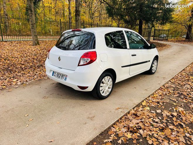 Renault Clio III PHASE 2 ? 1.5 DCI 75 kit Distributio Blanc de 2012