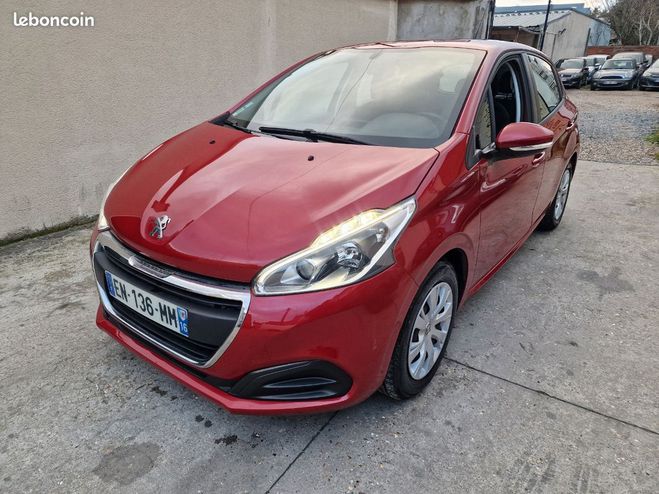 Peugeot 208 essence 68ch 113000km facture a l'appui Rouge de 2017