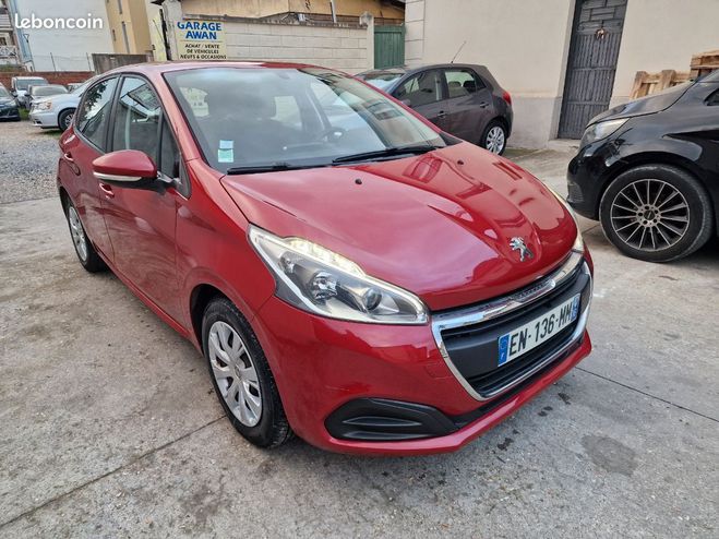 Peugeot 208 essence 68ch 113000km facture a l'appui Rouge de 2017