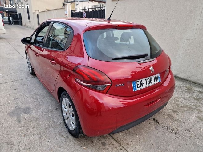 Peugeot 208 essence 68ch 113000km facture a l'appui Rouge de 2017