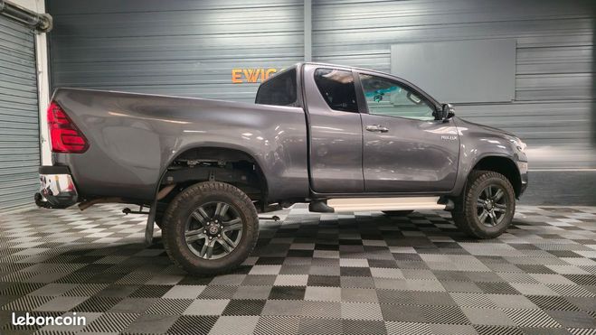 Toyota HI LUX xtra cabine 2.8 d4d legende 4x4 bva pas  Gris de 2021