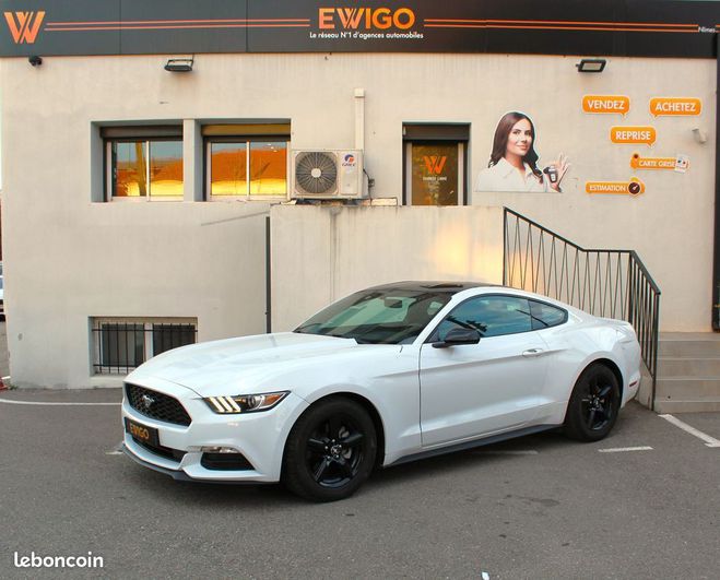 Ford Mustang coupe v6 3.7 Blanc de 2015