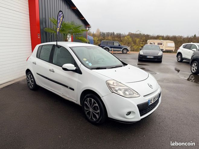 Renault Clio III 1.5 DCI 68 CV PHASE 2 5 PORTES Blanc de 2009