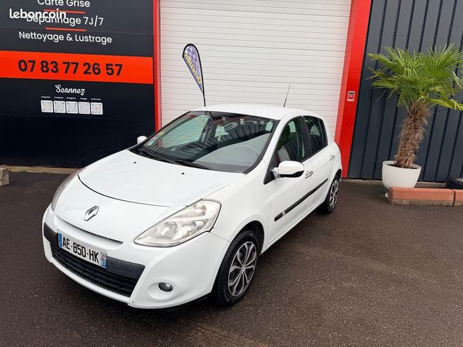 Renault Clio III 1.5 DCI 68 CV PHASE 2 5 PORTES Blanc de 2009