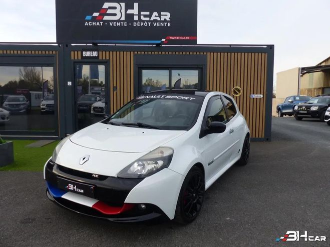 Cliquer pour voir la photo suivante Renault Clio 2.0 200 RS CUP Blanc de 2011
