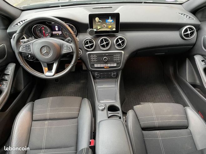 Mercedes Classe A 1.6 180 120 blueefficiency sensation 7g- Noir de 2017