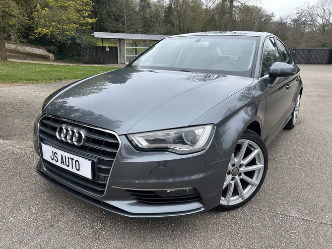 Cliquer pour voir la photo suivante Audi A3 III BERLINE 1,4 TFSI COD ULTRA 150 AMBIT Gris de 2015