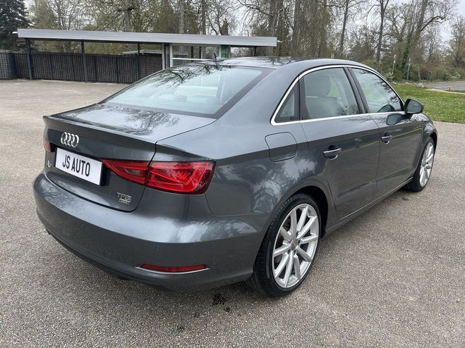 Audi A3 III BERLINE 1,4 TFSI COD ULTRA 150 AMBIT Gris de 2015