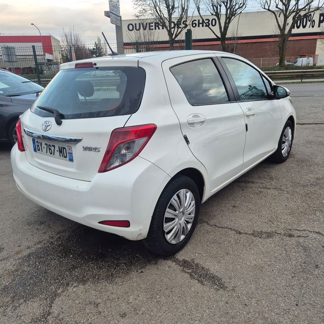 Toyota Yaris III 100 VVT-I DYNAMIC 5P GPS BELLE Blanc de 2011