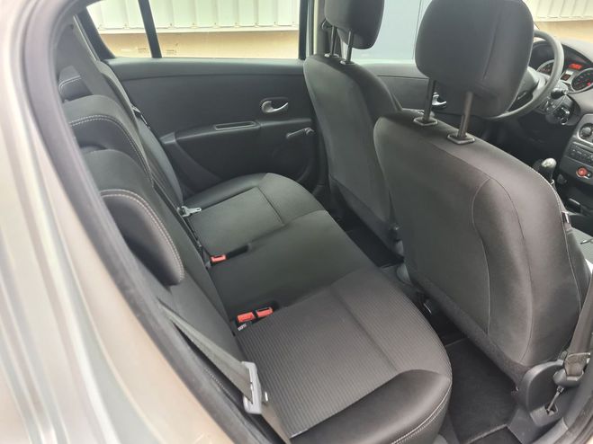 Renault Clio TOM TOM 1.5 dci 75 CV Gris clair de 2012