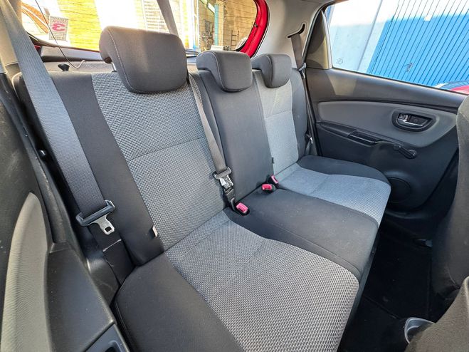 Toyota Yaris  100h Dynamic ROUGE de 2015