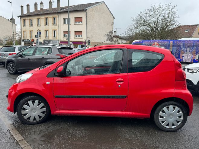 Peugeot 107  1.0e 12V 68ch BLUE LION 2-Tronic Trendy ROUGE de 2008