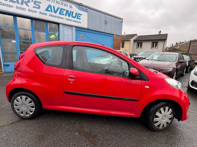 Peugeot 107  1.0e 12V 68ch BLUE LION 2-Tronic Trendy ROUGE de 2008