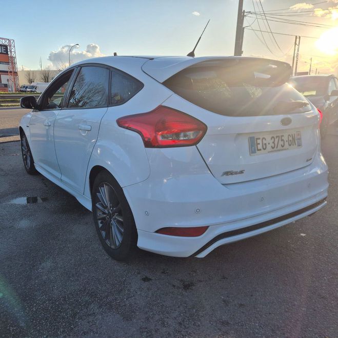 Ford Focus IV 1.5 ECOBOOST 150 ST-LINE BUSINESS Blanc de 2016
